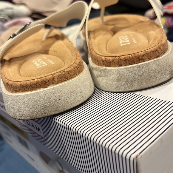 Izod memory foam white woman sandals size 6 - Picture 4 of 7